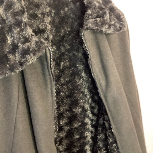 Sporto Reversable Cape, Fleece/ Faux Fur, One Size - Picture 2 of 12